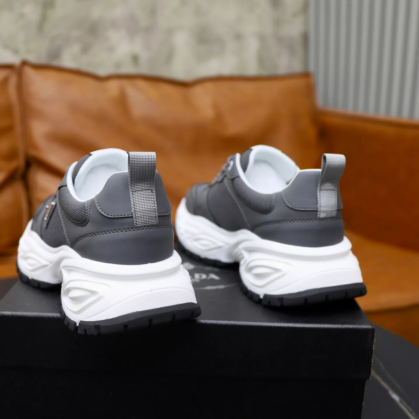 Ex-factory price: 462💰🙅‍♂️🙅‍♂️🙅‍♂️ Brand: PRADA Standard code: 38-44 (45 customized) Grade: Same as the official website Material: Original material splicing Comfortable and breathable lining Lightweight and wear-resistant sports outsole Style category: Men's fashionable casual shoes Running sneakers Distinguished luxury brand elements Top luxury Color: actual picture color